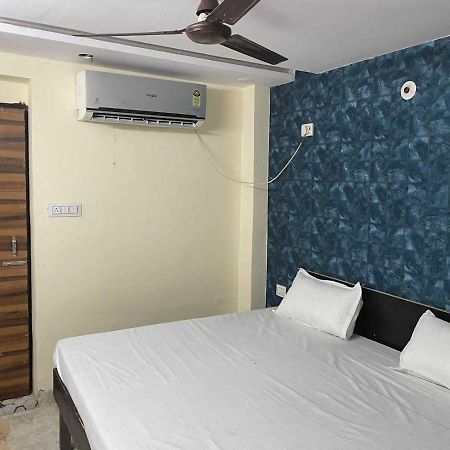 Hotel O Devansh Inn New Delhi Exteriör bild