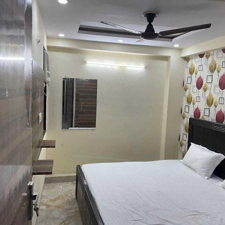 Hotel O Devansh Inn New Delhi Exteriör bild