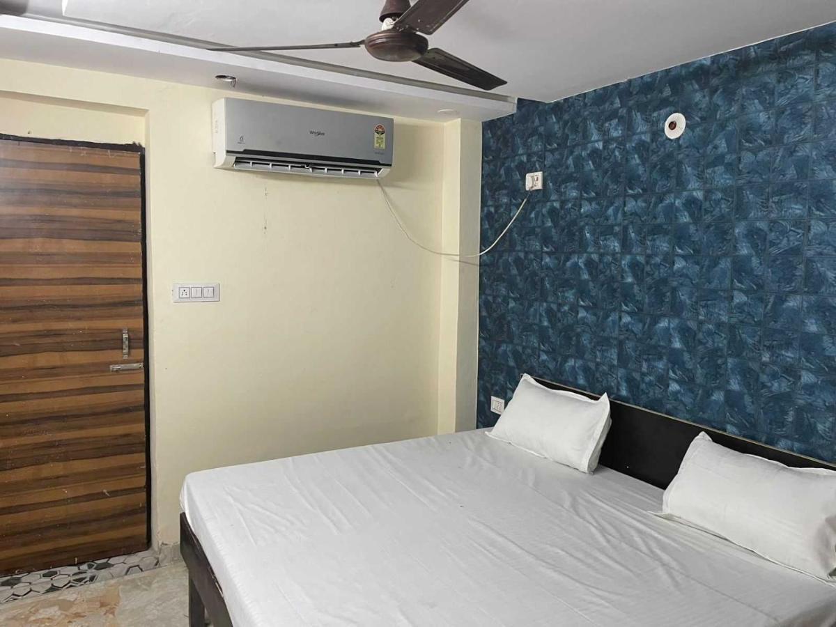Hotel O Devansh Inn New Delhi Exteriör bild